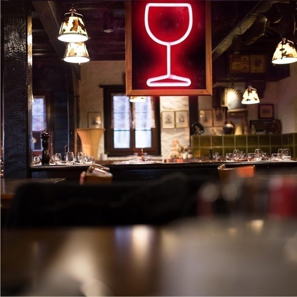 Neon Glowing Pink Wine Glass Kitchen Indoor Dining Room Decor Light Gift/Prop - Picture 3 of 5